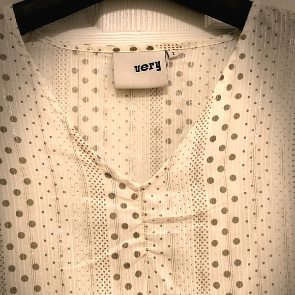 Very top - NWOT - Picture 3 of 7